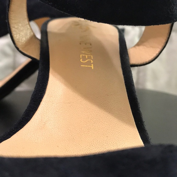 NINE WEST NAVY BLUE VELVET HEELS - Picture 4 of 4